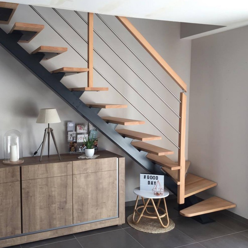 Design mono stringer steel stair with wooden treads